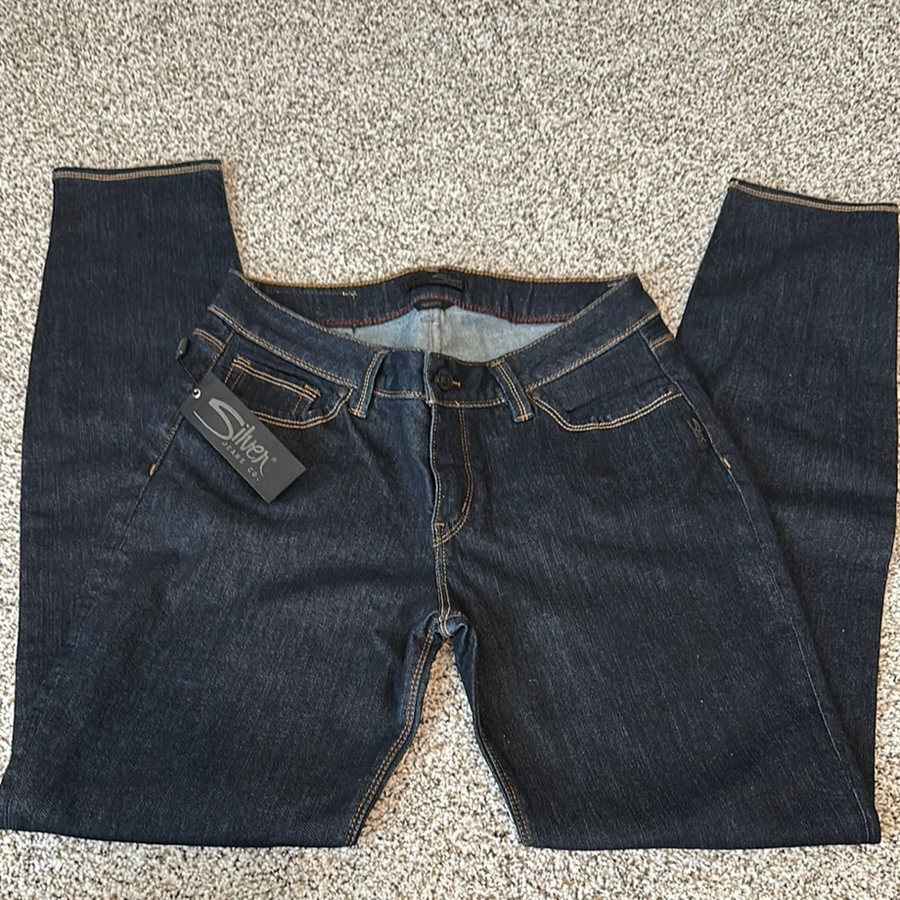 ￼NEW WITH TAGS SILVER NAOMI JEANS SZ 30/31 Dk denim